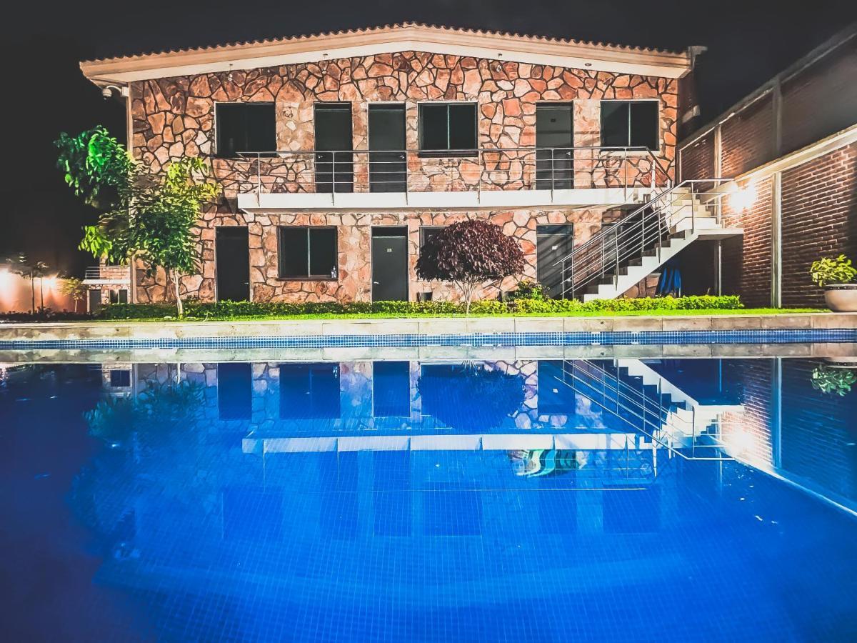 Hotel Villa Pralaya ヒウテペック エクステリア 写真