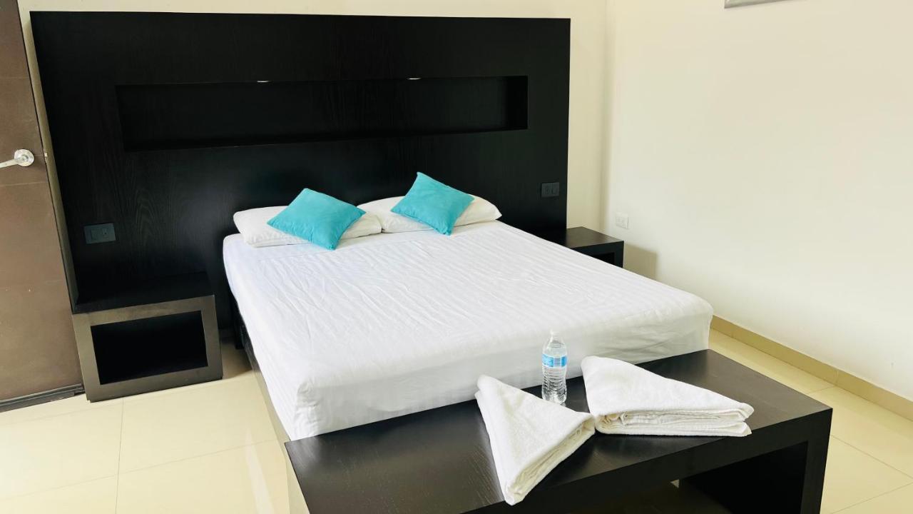 Hotel Villa Pralaya ヒウテペック エクステリア 写真