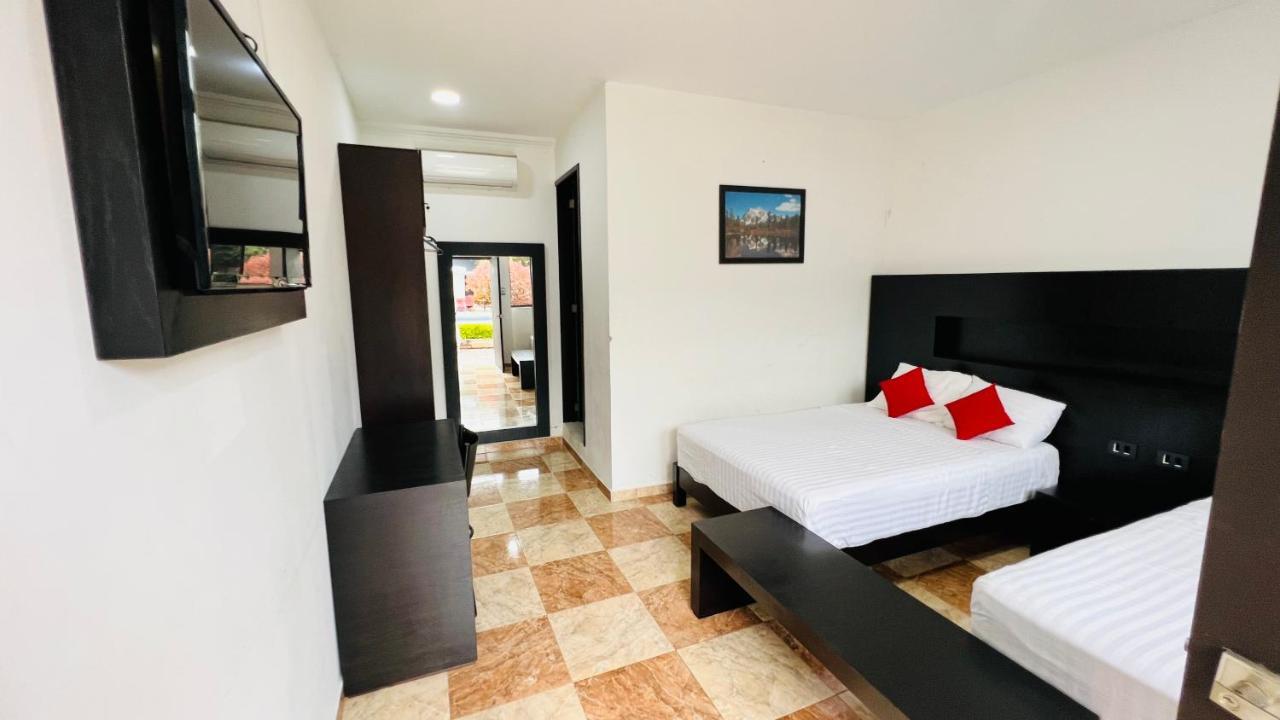 Hotel Villa Pralaya ヒウテペック エクステリア 写真