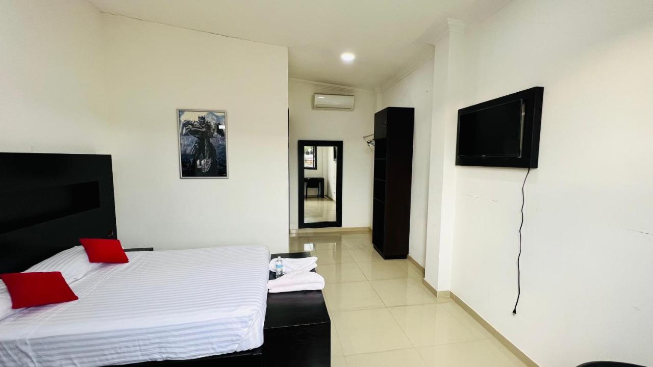 Hotel Villa Pralaya ヒウテペック エクステリア 写真
