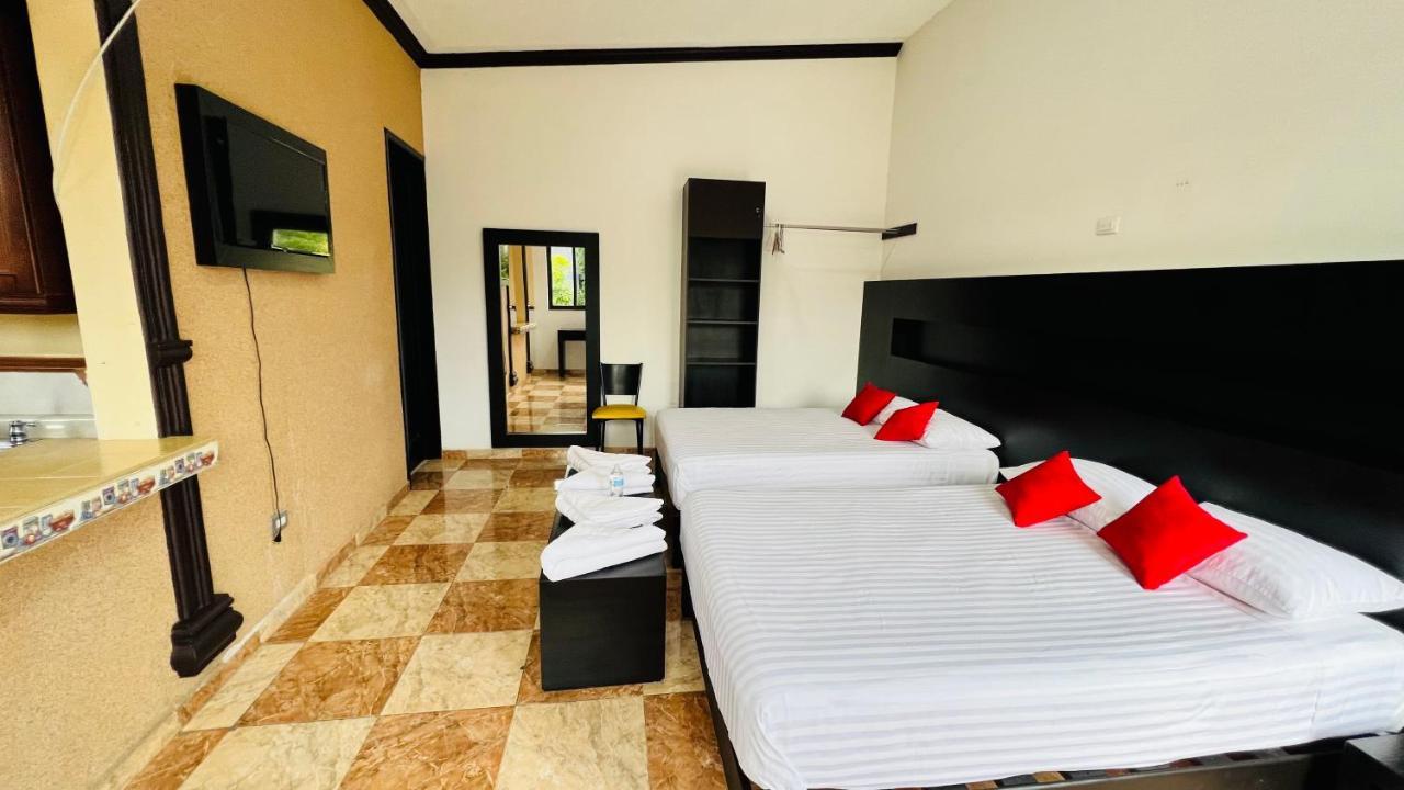 Hotel Villa Pralaya ヒウテペック エクステリア 写真