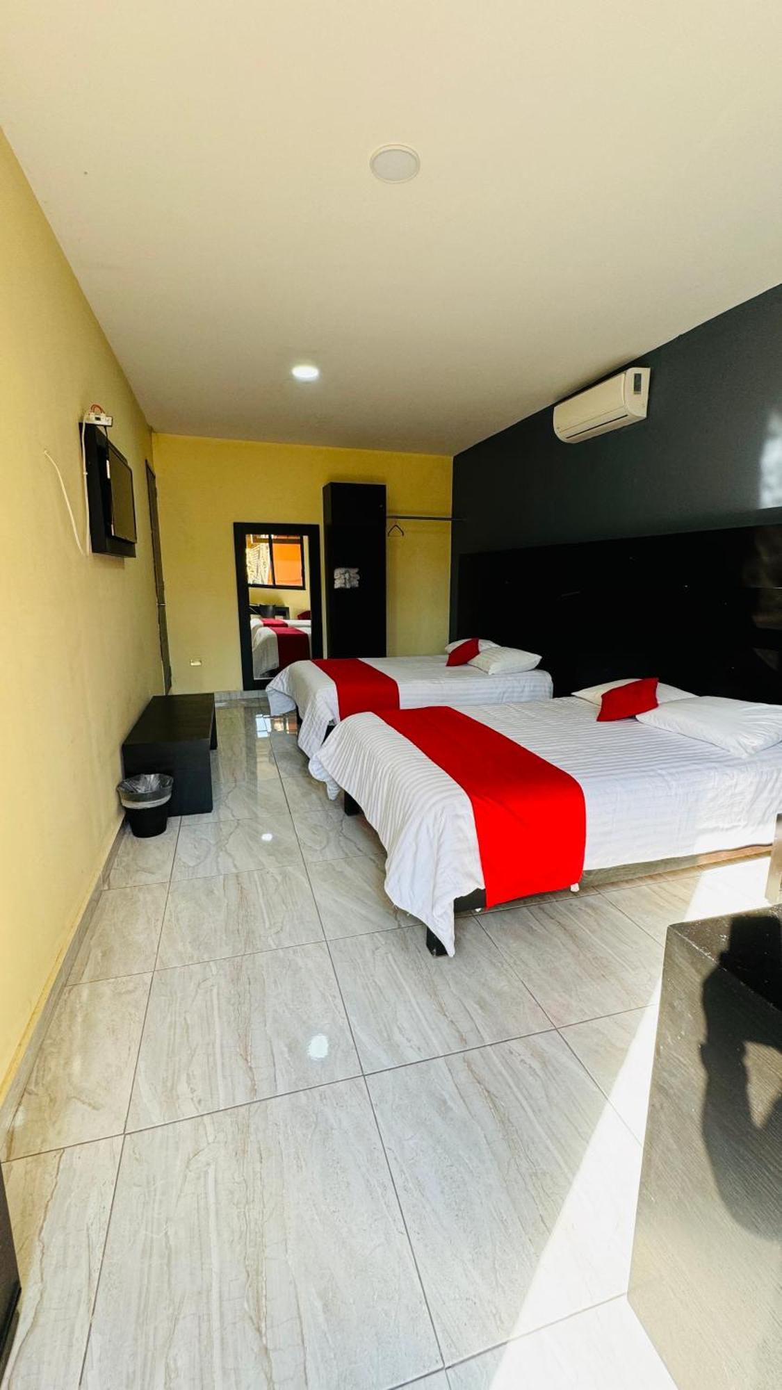 Hotel Villa Pralaya ヒウテペック エクステリア 写真